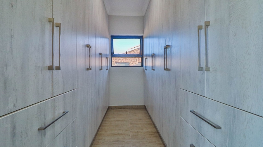 4 Bedroom Property for Sale in Wavecrest Eastern Cape